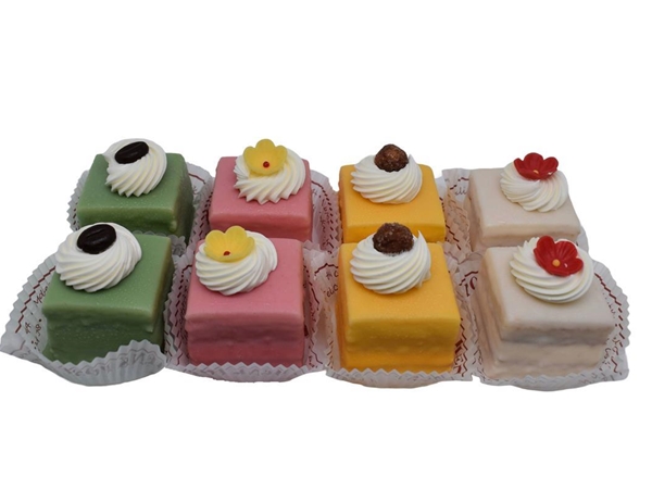 Petit fours div.kleuren